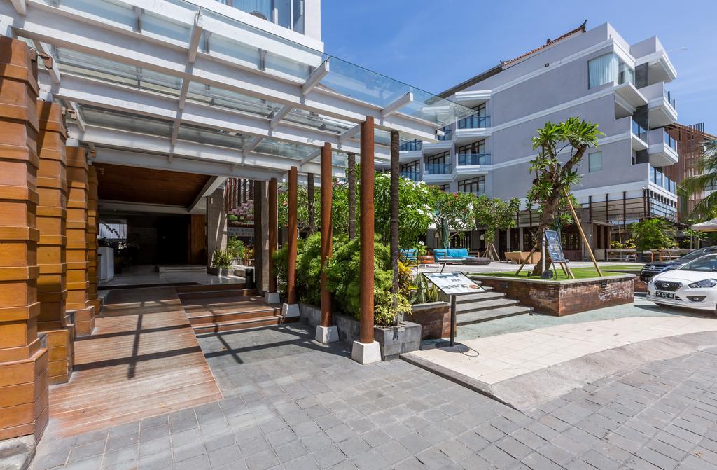 Wyndham Garden Kuta Beach Bali Exterior photo