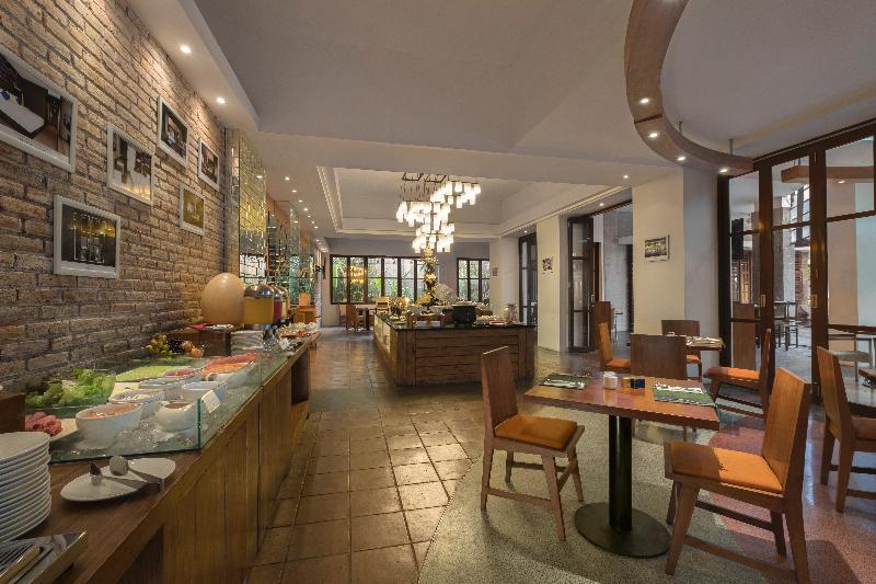 Wyndham Garden Kuta Beach Bali Exterior photo